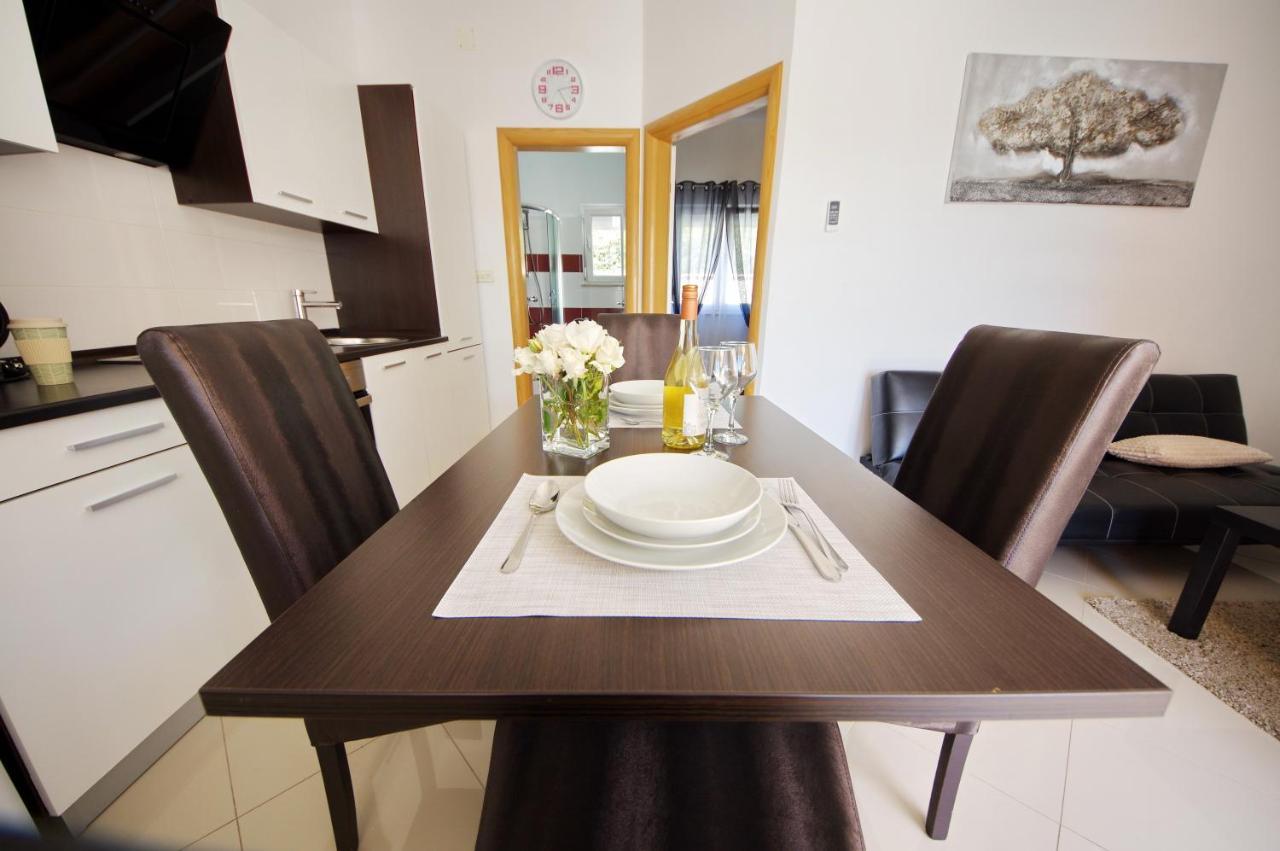Apartmani Emili Sukošan Exterior foto